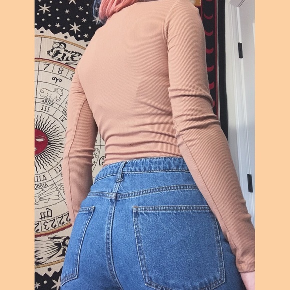 Forever 21 long sleeve body suit - Picture 2 of 3